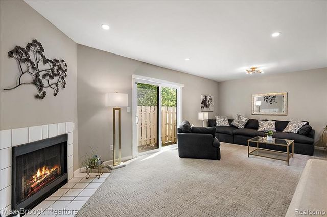 5601 Drake Hollow Drive, West Bloomfield, MI 48322