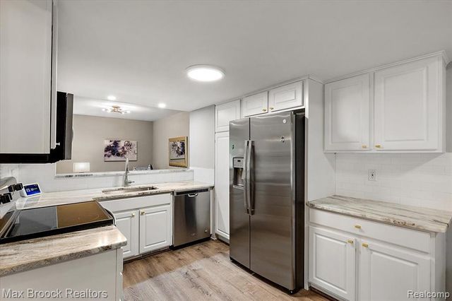 5601 Drake Hollow Drive, West Bloomfield, MI 48322