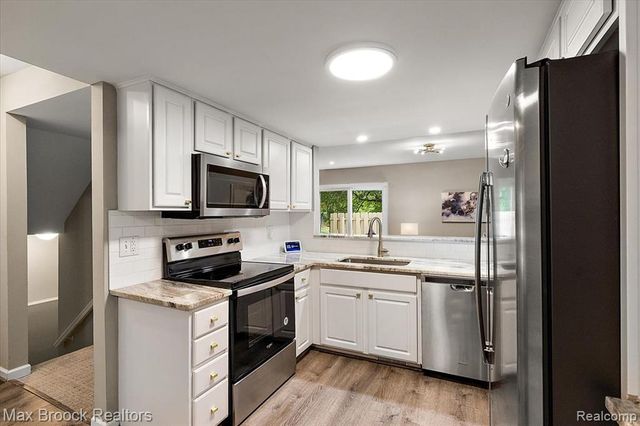 5601 Drake Hollow Drive, West Bloomfield, MI 48322
