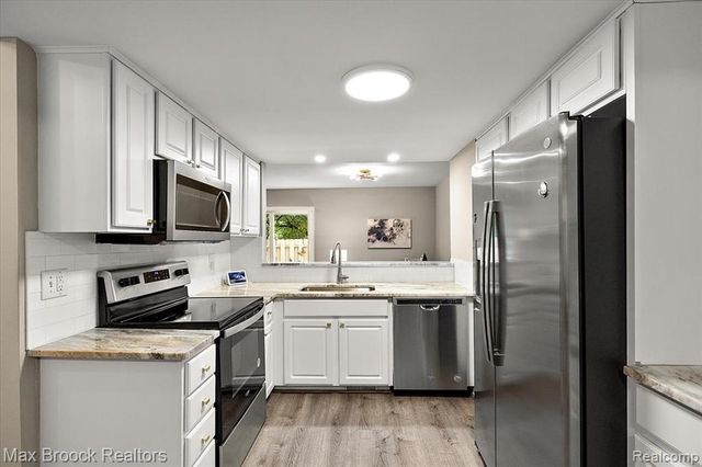 5601 Drake Hollow Drive, West Bloomfield, MI 48322