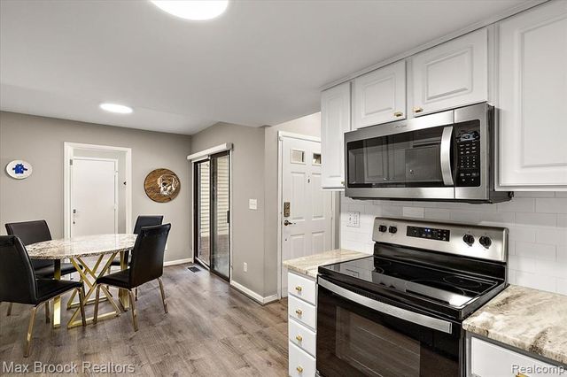 5601 Drake Hollow Drive, West Bloomfield, MI 48322