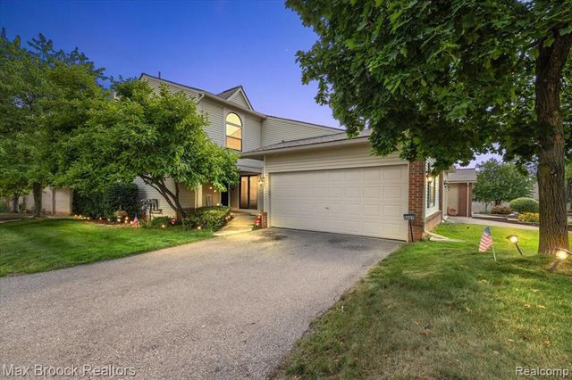 5601 Drake Hollow Drive, West Bloomfield, MI 48322