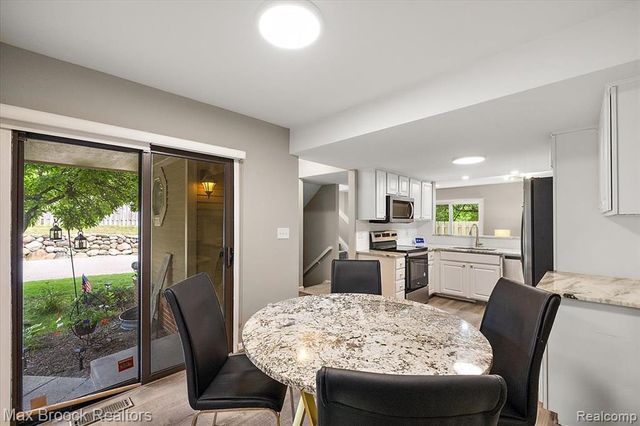 5601 Drake Hollow Drive, West Bloomfield, MI 48322