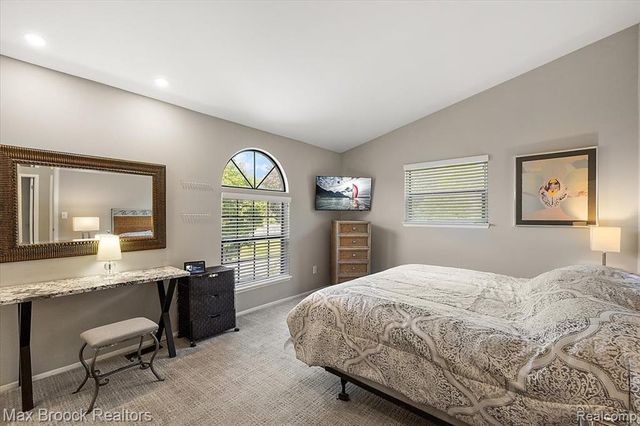 5601 Drake Hollow Drive, West Bloomfield, MI 48322