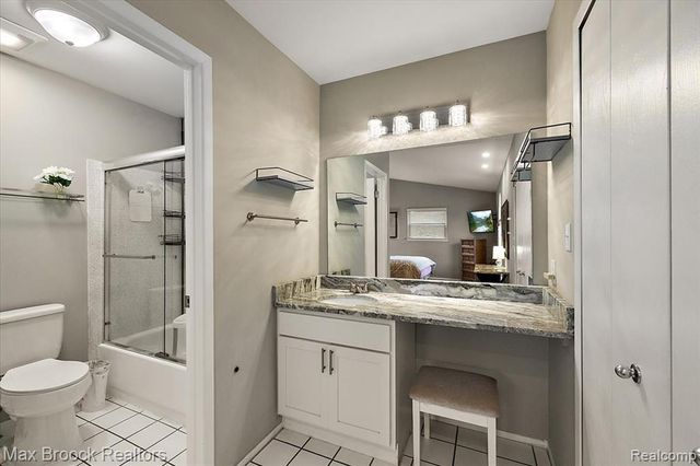 5601 Drake Hollow Drive, West Bloomfield, MI 48322
