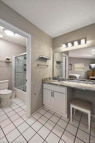 5601 Drake Hollow Drive, West Bloomfield, MI 48322