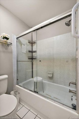 5601 Drake Hollow Drive, West Bloomfield, MI 48322