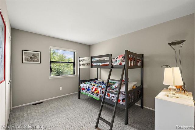 5601 Drake Hollow Drive, West Bloomfield, MI 48322