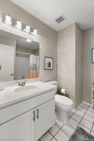 5601 Drake Hollow Drive, West Bloomfield, MI 48322
