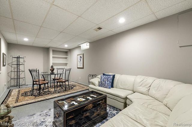 5601 Drake Hollow Drive, West Bloomfield, MI 48322