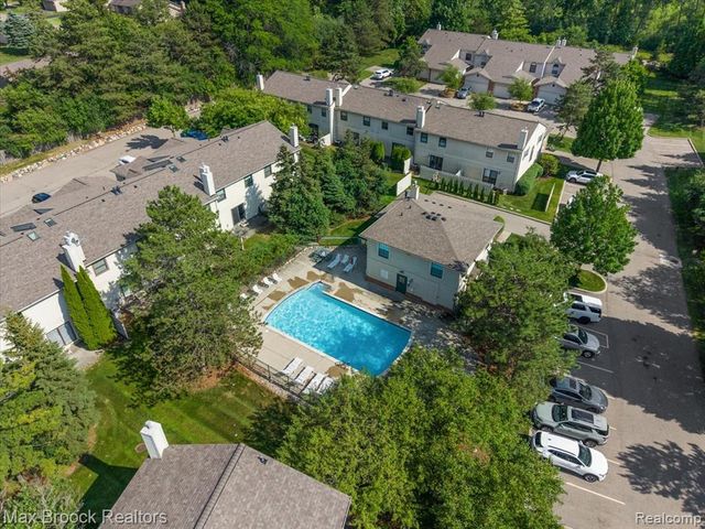 5601 Drake Hollow Drive, West Bloomfield, MI 48322