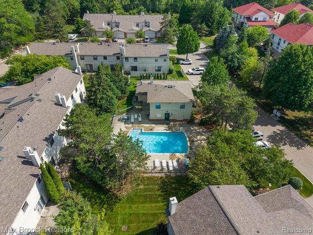5601 Drake Hollow Drive, West Bloomfield, MI 48322