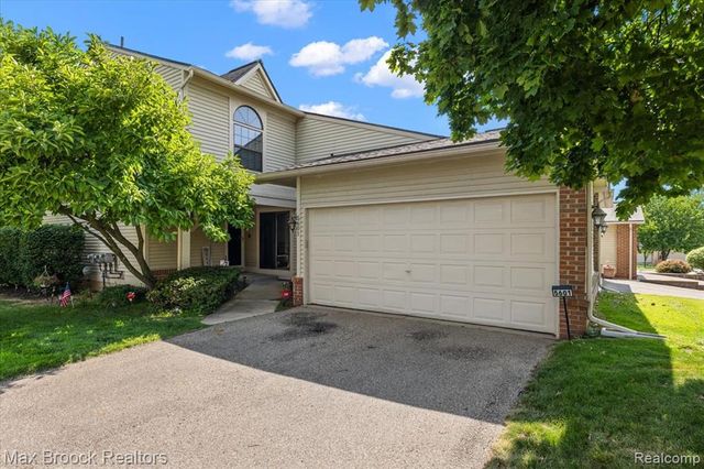 5601 Drake Hollow Drive, West Bloomfield, MI 48322