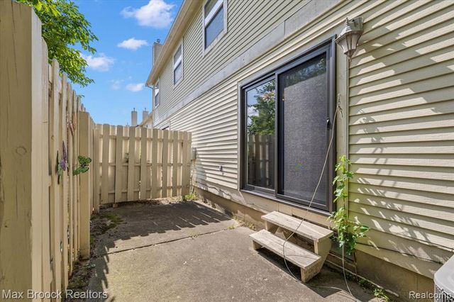 5601 Drake Hollow Drive, West Bloomfield, MI 48322