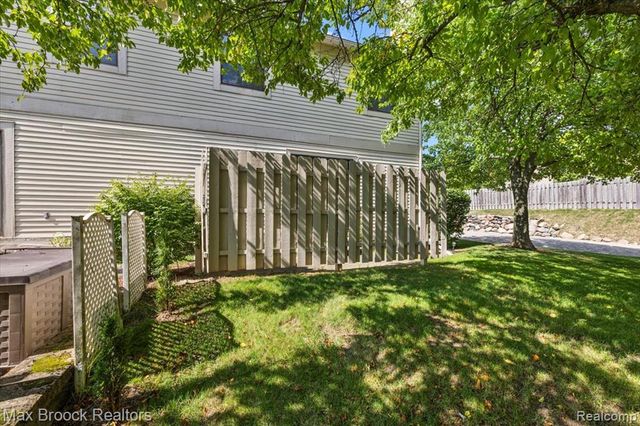 5601 Drake Hollow Drive, West Bloomfield, MI 48322