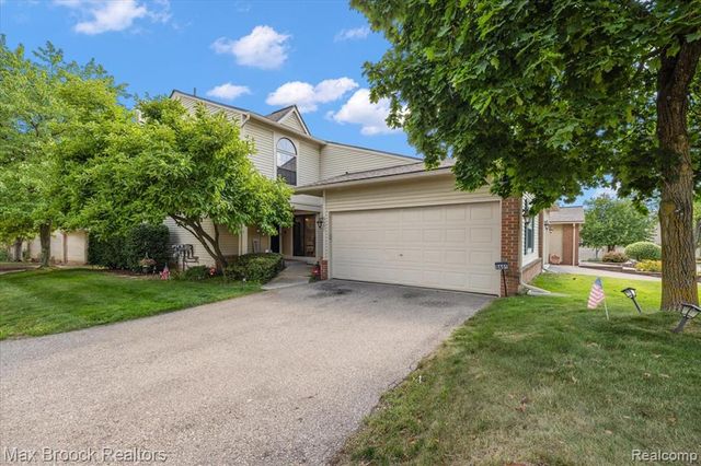 5601 Drake Hollow Drive, West Bloomfield, MI 48322