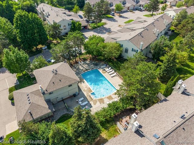 5601 Drake Hollow Drive, West Bloomfield, MI 48322