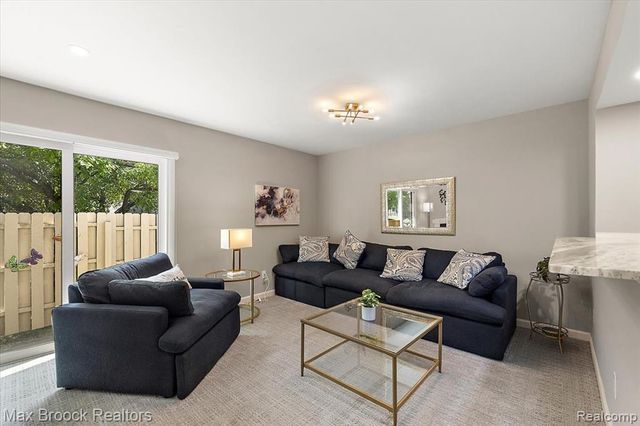 5601 Drake Hollow Drive, West Bloomfield, MI 48322