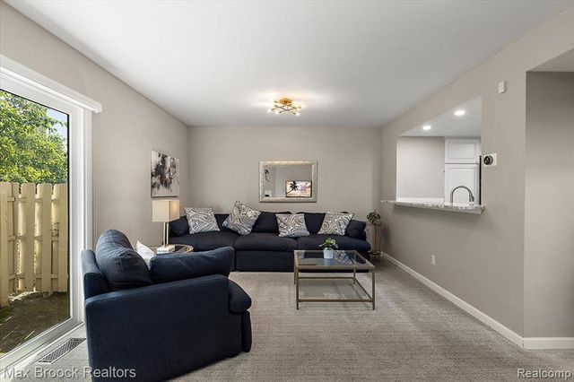 5601 Drake Hollow Drive, West Bloomfield, MI 48322
