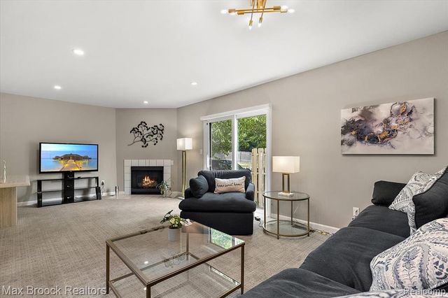 5601 Drake Hollow Drive, West Bloomfield, MI 48322