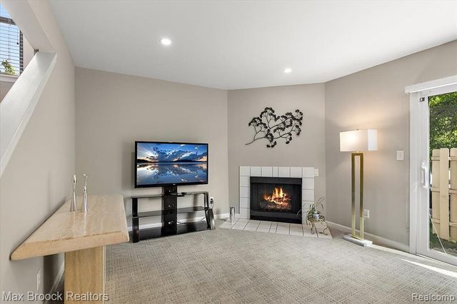 5601 Drake Hollow Drive, West Bloomfield, MI 48322