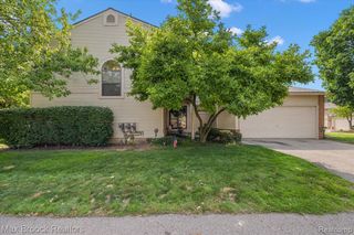 5601 Drake Hollow Drive, West Bloomfield, MI 48322