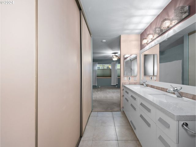 5058 FOOTHILLS Dr F, Lake Oswego, OR 97034