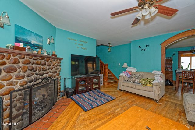 496 County Route 7, Schodack, NY 12123