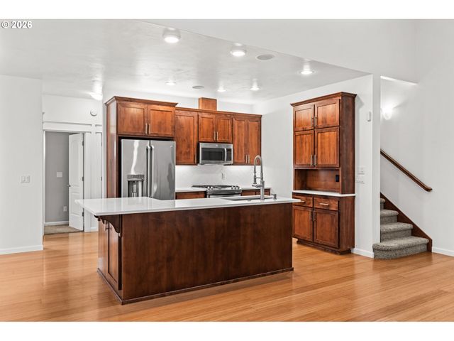 2697 CROWTHER Dr, Eugene, OR 97404