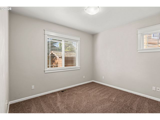 2697 CROWTHER Dr, Eugene, OR 97404