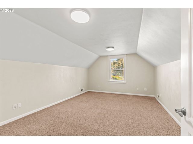 2697 CROWTHER Dr, Eugene, OR 97404