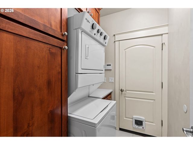2697 CROWTHER Dr, Eugene, OR 97404