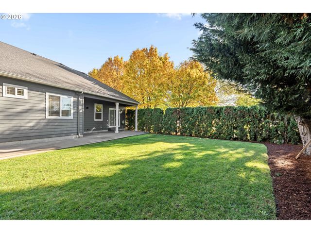 2697 CROWTHER Dr, Eugene, OR 97404