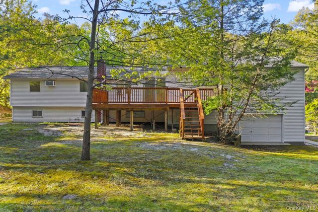56 McArthur Lane, Smithtown, NY 11787