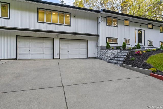 56 McArthur Lane, Smithtown, NY 11787