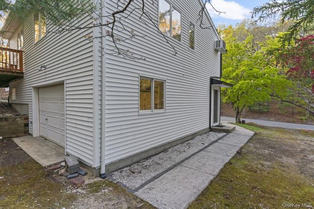 56 McArthur Lane, Smithtown, NY 11787