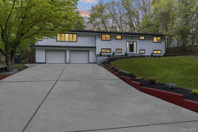 56 McArthur Lane, Smithtown, NY 11787