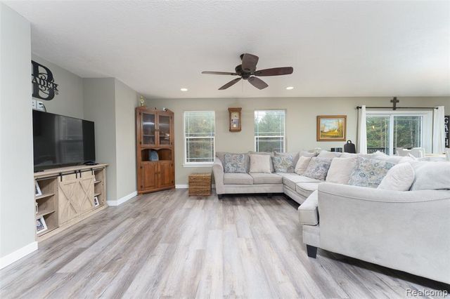 7047 Bennington Greens Drive, Owosso, MI 48867