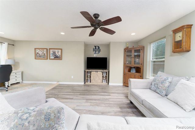 7047 Bennington Greens Drive, Owosso, MI 48867