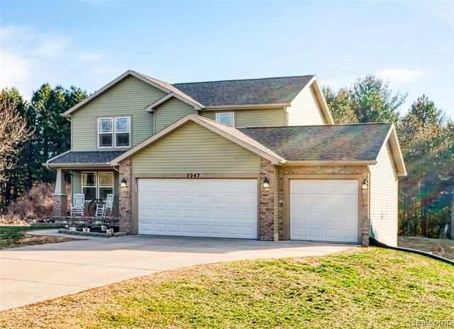 7047 Bennington Greens Drive, Owosso, MI 48867