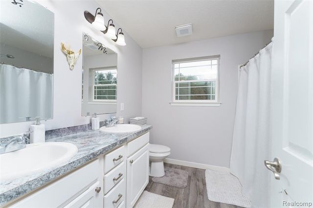 7047 Bennington Greens Drive, Owosso, MI 48867