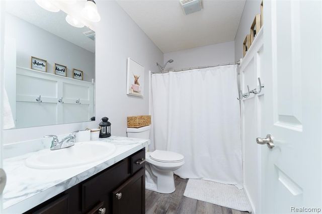 7047 Bennington Greens Drive, Owosso, MI 48867