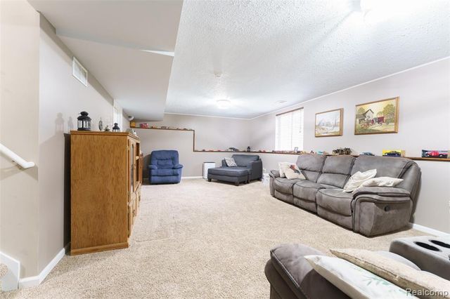 7047 Bennington Greens Drive, Owosso, MI 48867