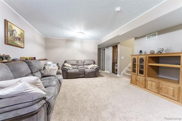 7047 Bennington Greens Drive, Owosso, MI 48867