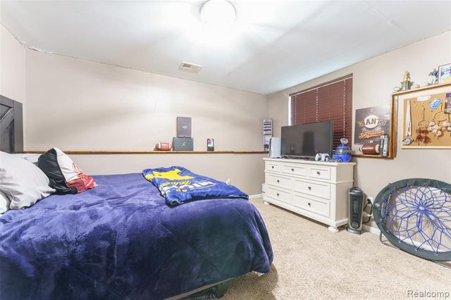 7047 Bennington Greens Drive, Owosso, MI 48867