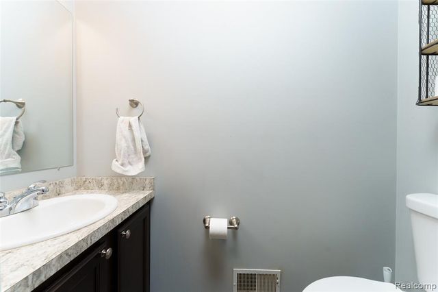 7047 Bennington Greens Drive, Owosso, MI 48867