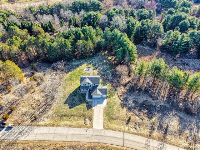 7047 Bennington Greens Drive, Owosso, MI 48867