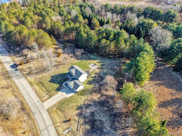 7047 Bennington Greens Drive, Owosso, MI 48867