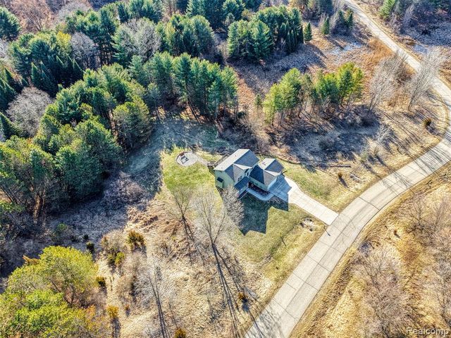 7047 Bennington Greens Drive, Owosso, MI 48867