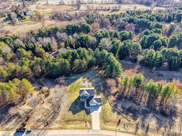 7047 Bennington Greens Drive, Owosso, MI 48867